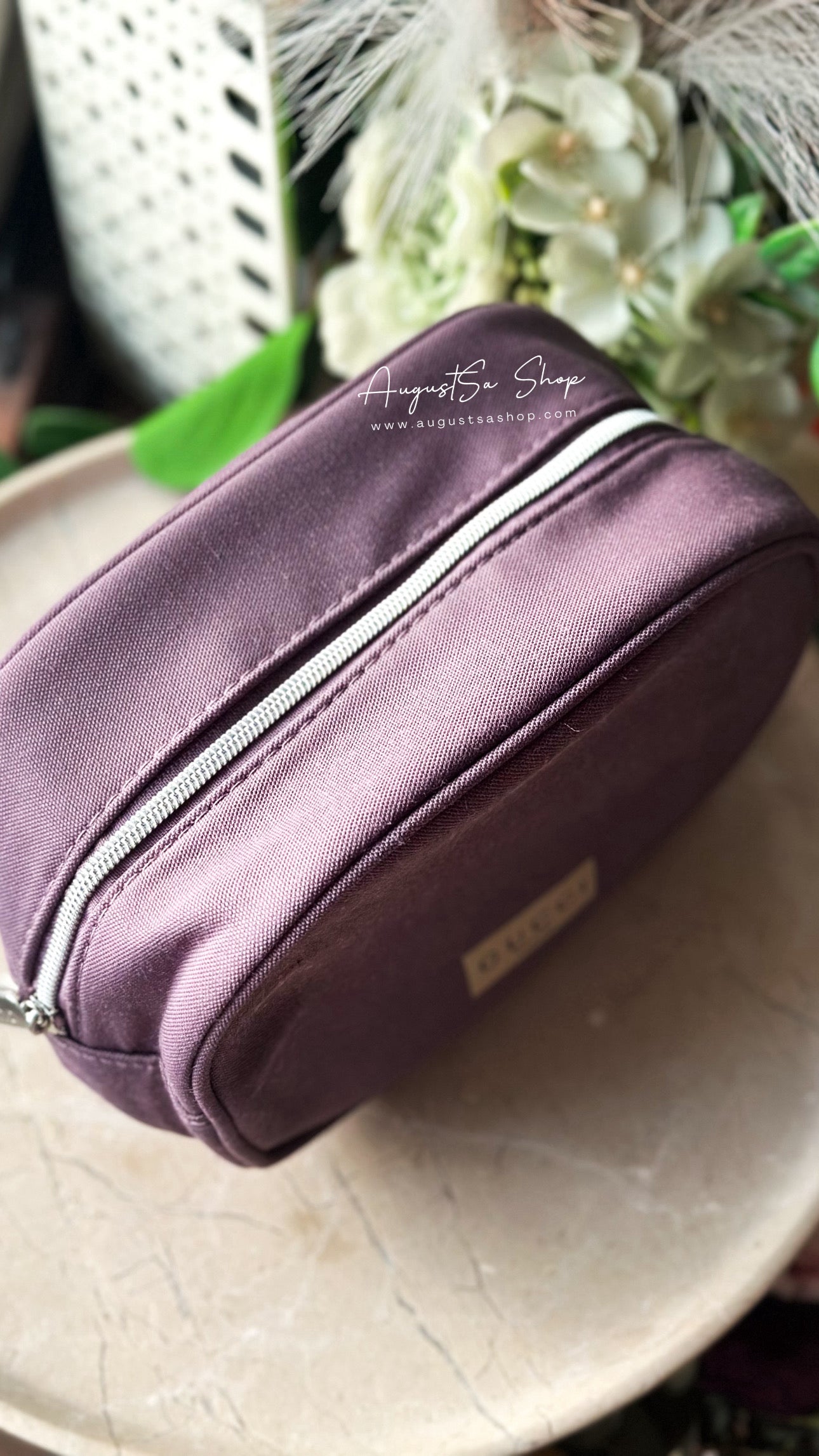 Gucci Beauty Oval Pouch - AugustSa Shop